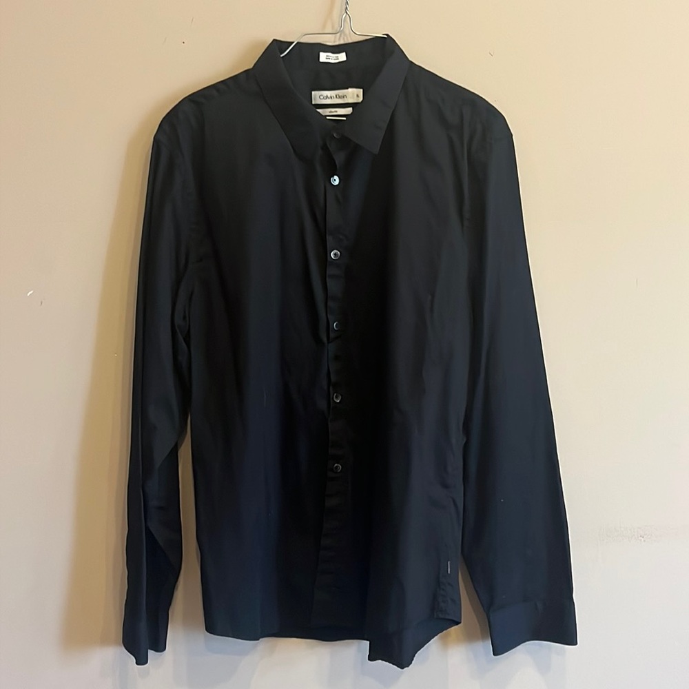 Calvin Klein long sleeve men’s button down very clean non smoker barely worn